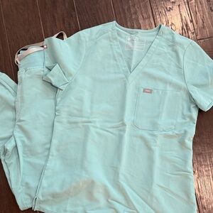 Figs Women's Aqua Scrub Set